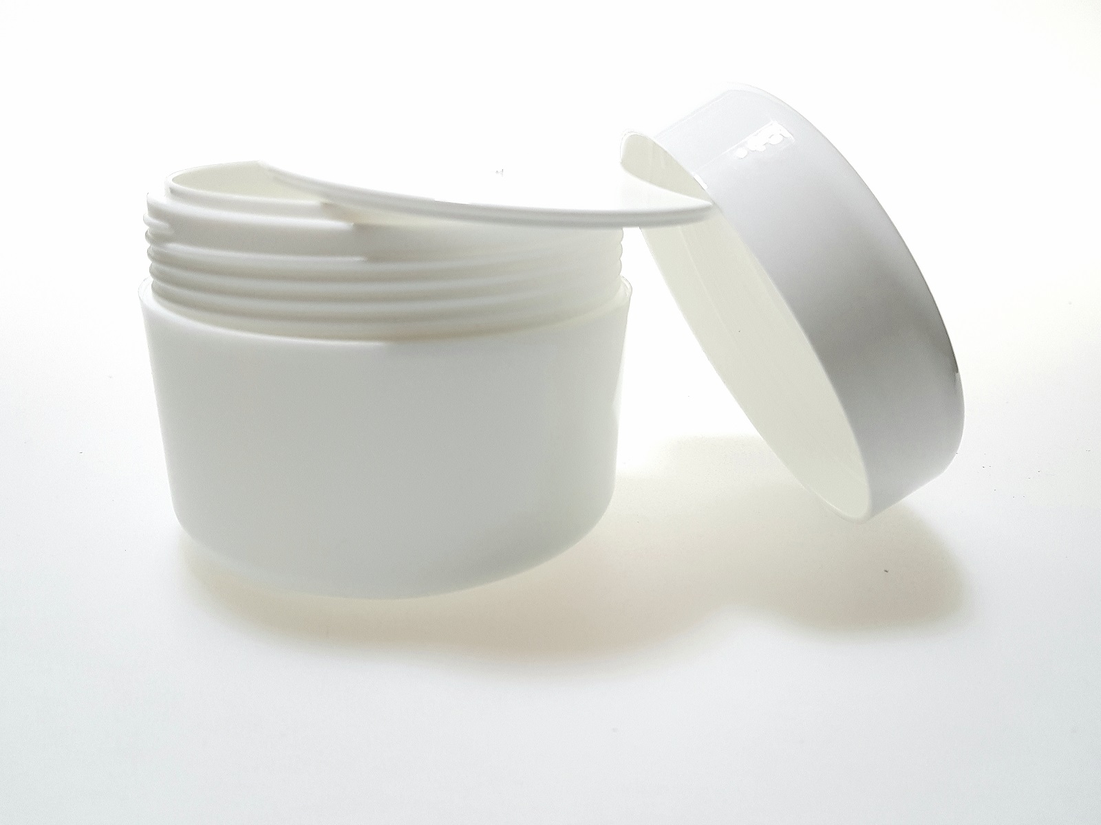 POT ARIANA 250 ML PP BLANC AVEC COUVERCLE ET OPERCULE